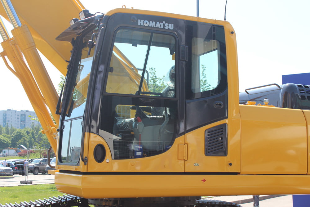 Kомаtsu SAA6D114E кабина