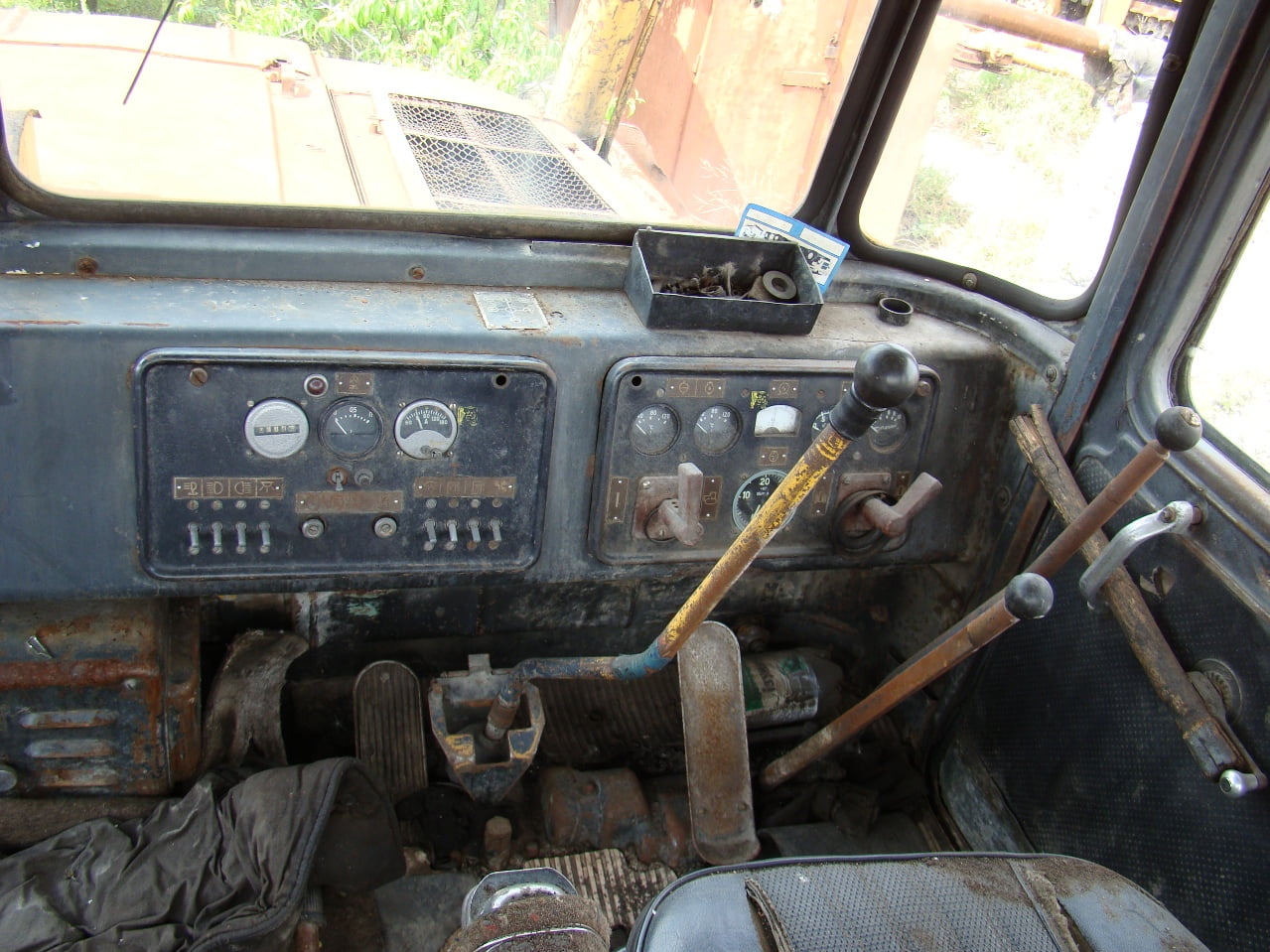 ДЭТ-250 кабина