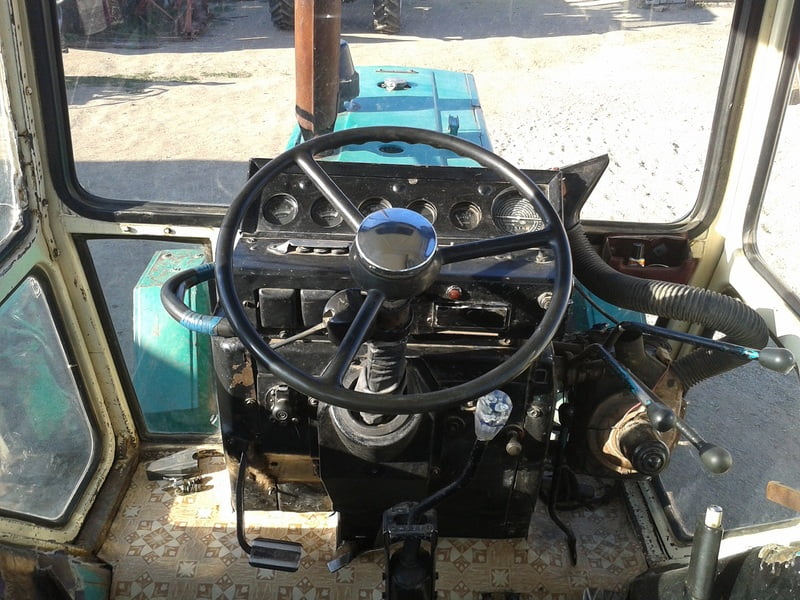 ЮМЗ-6 кабина