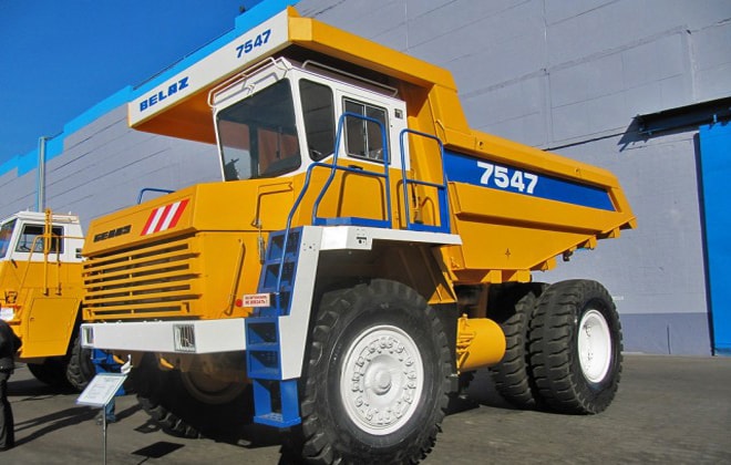 БелАЗ-7547 технические характеристики и габаритные размеры, расход топлива